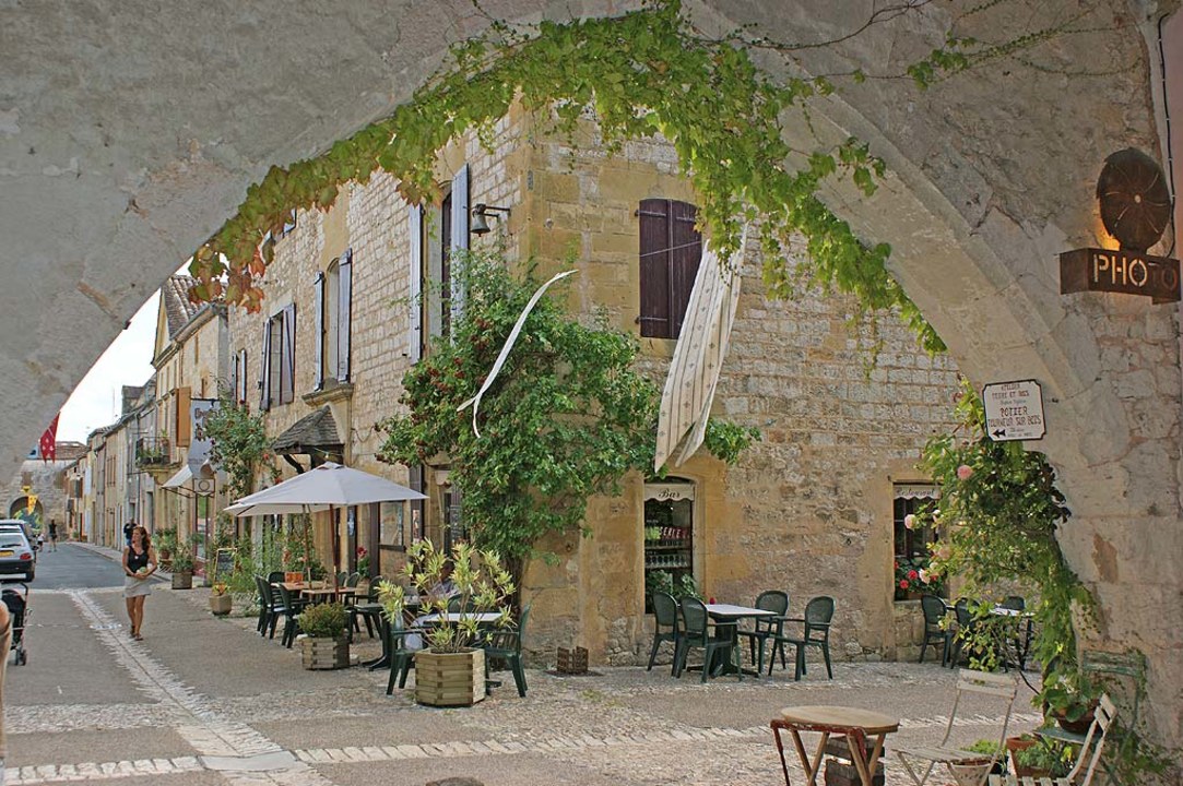 Monflanquin bastide, arcaded Villeréal, medieval Monpazier