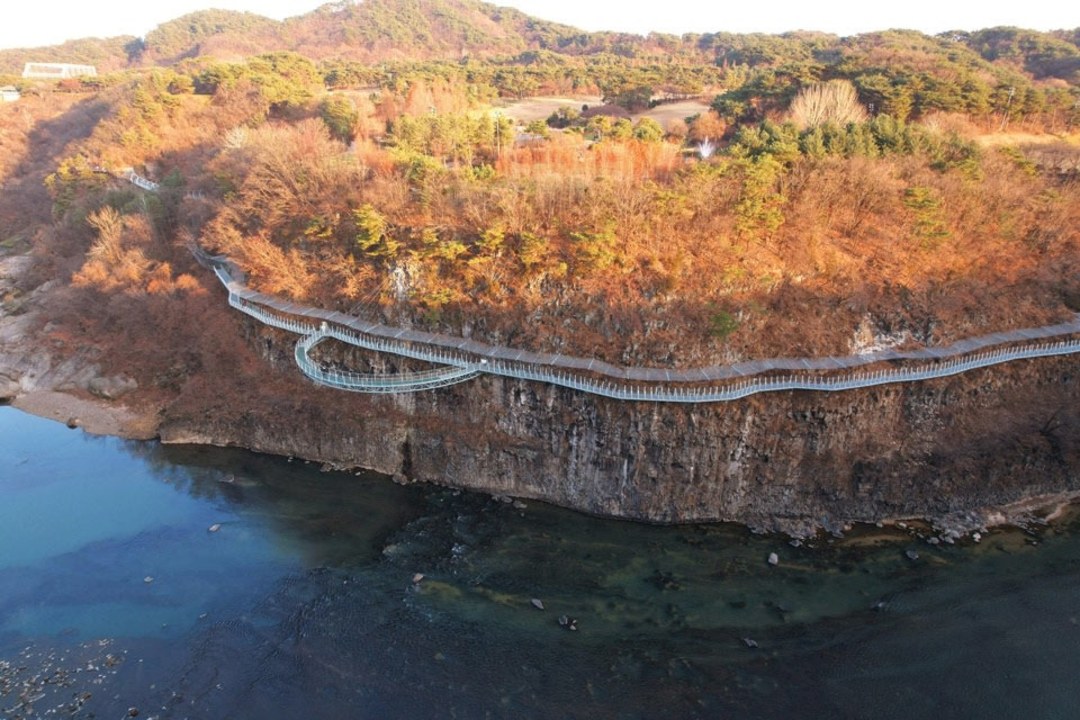 Hantangang Columnar Joint Skywalk, Dopiansa Temple, Baekmagoji (White Horse Battlefield)