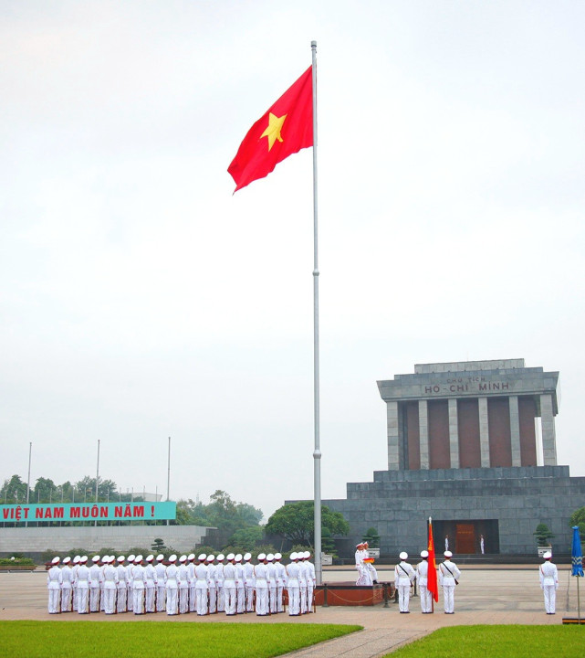 Quang Ba Flower Market, Ba Dinh Square flag ceremony, Hoan Kiem Lake coffee