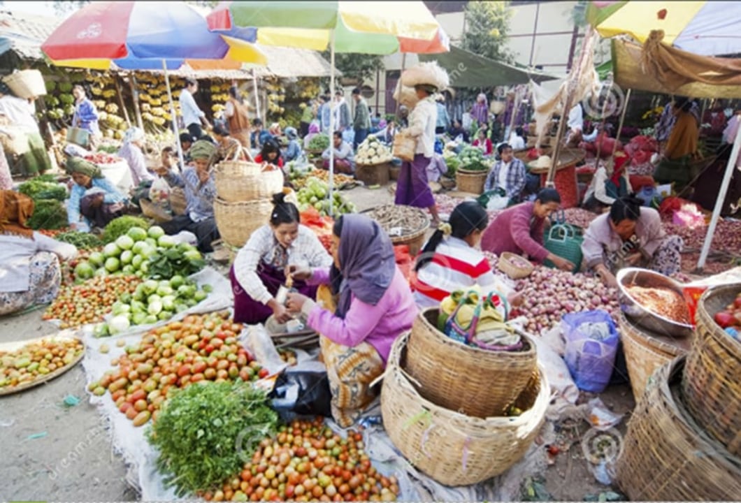 Ananda Temple, Nyaung U local market, plains of Bagan, Thatbyinnyu Phaya