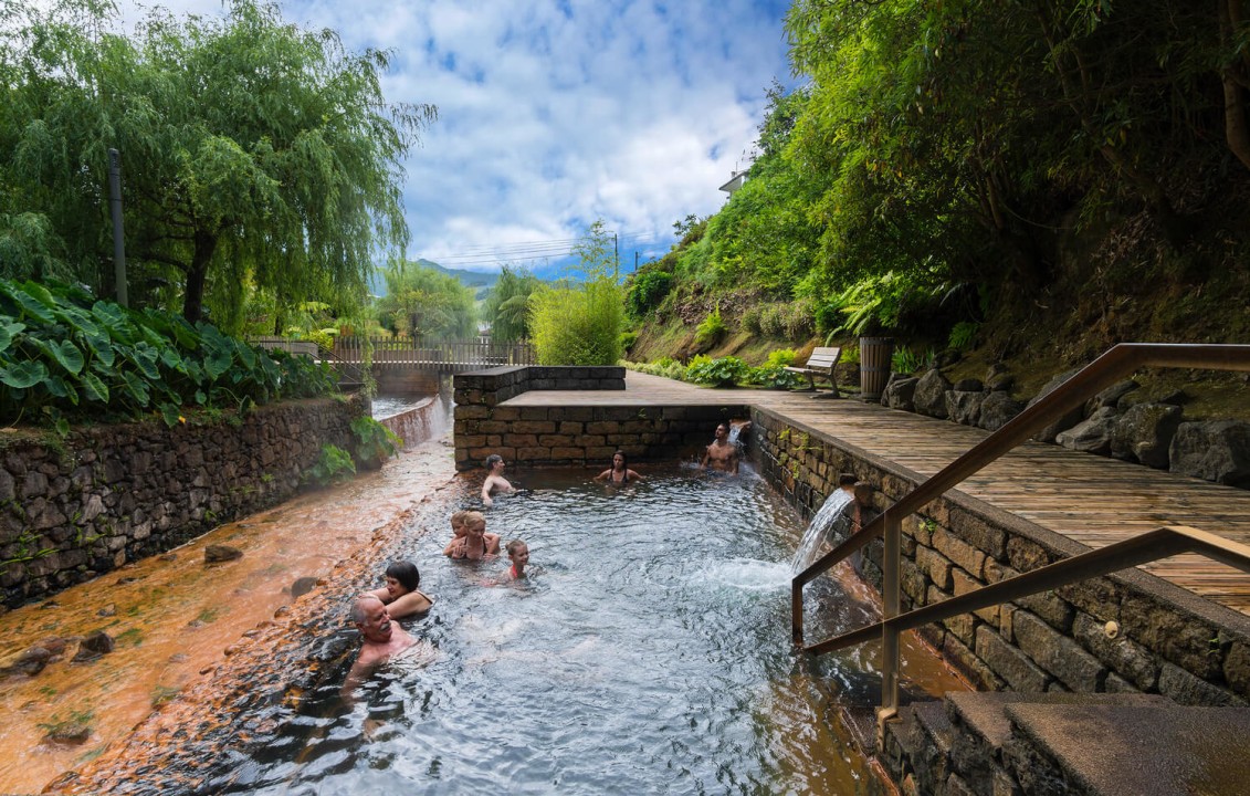 Pico do Ferro viewpoint, Furnas village, Dona Beija thermal pools