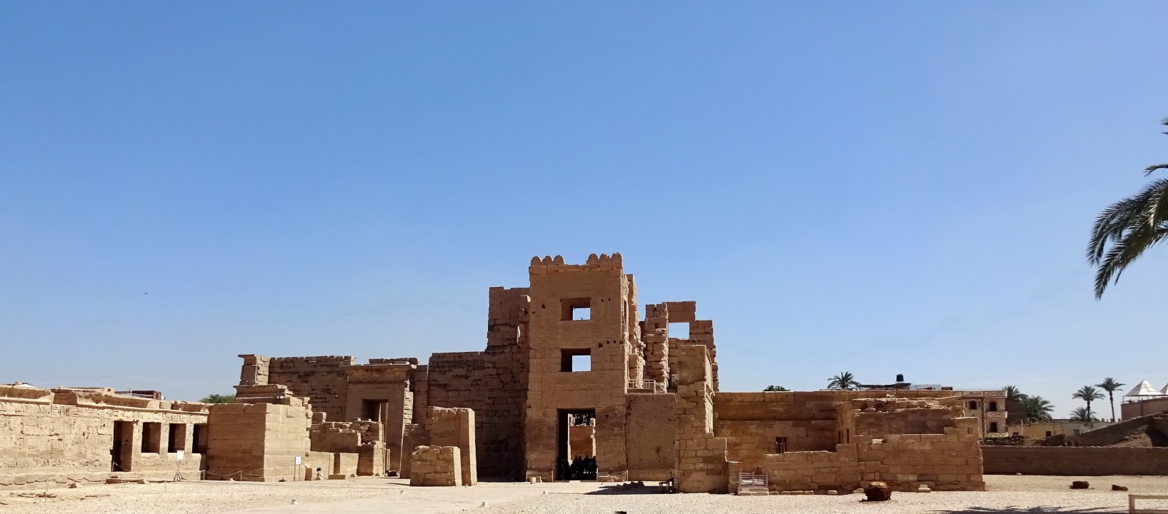 Madinat Habu, Deir el-Medina, Nile scenery, green farms