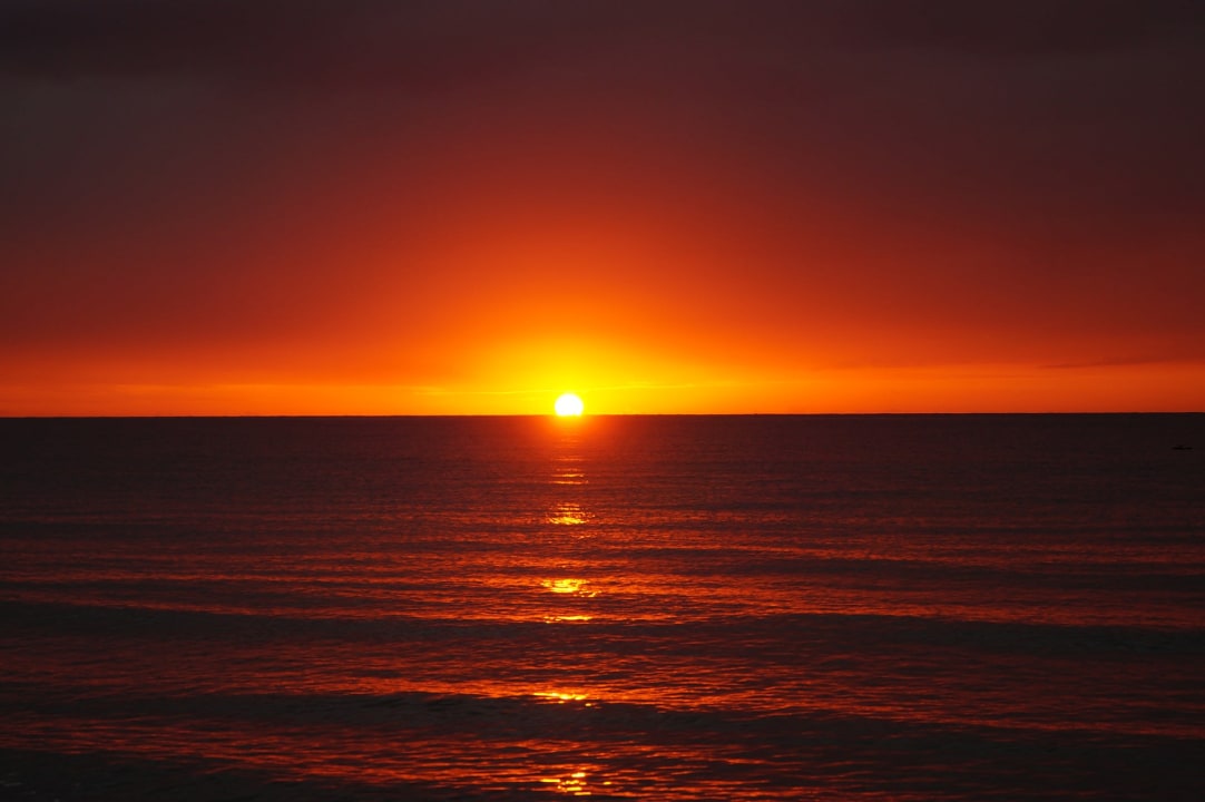 Seven Mile Beach, Long Bay shoreline, Rick's Café sunset