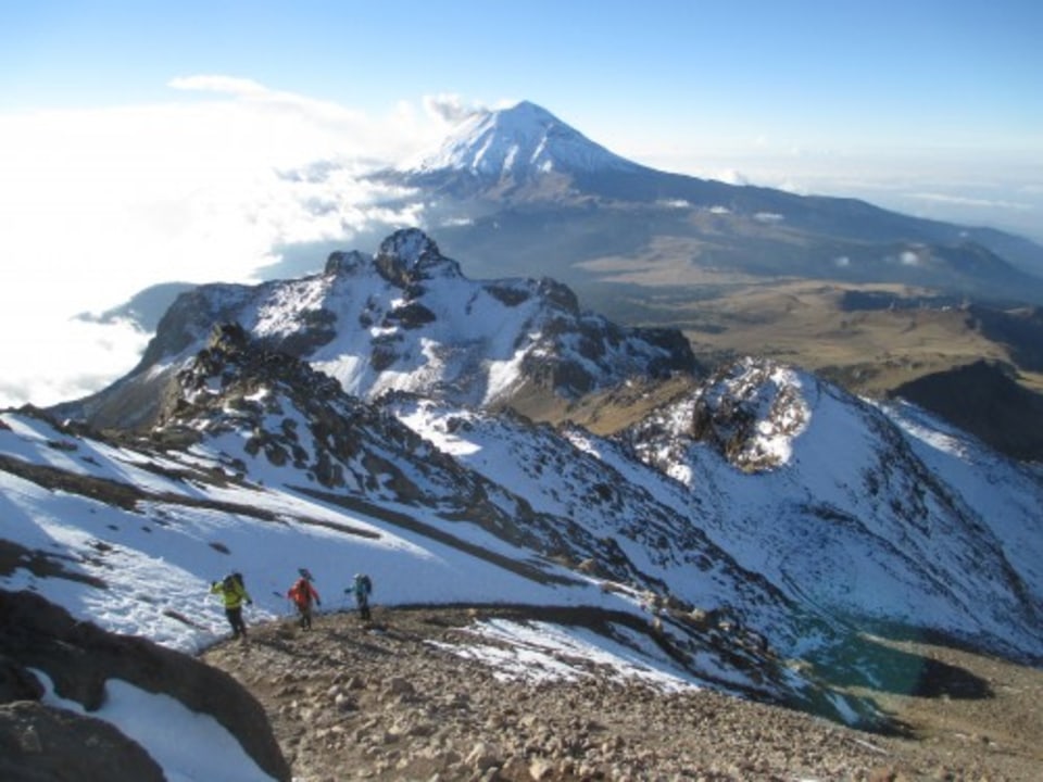Altzomoni's hut, La Joya ridges, Jamapa glacier, Pico de Orizaba summit