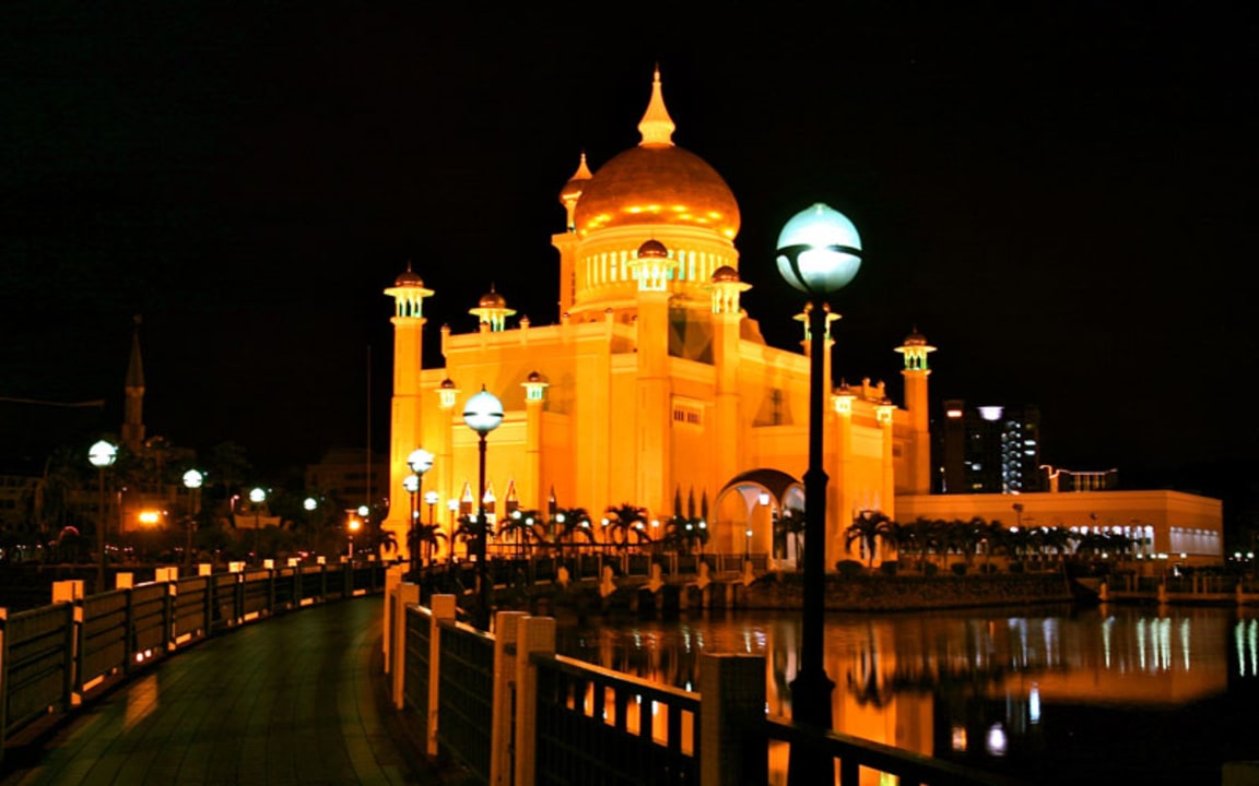 Sultan Omar Ali Saifuddien Mosque, Jame' Asr Hassanil Bolkiah Mosque, Istana Nurul Iman, Night Market