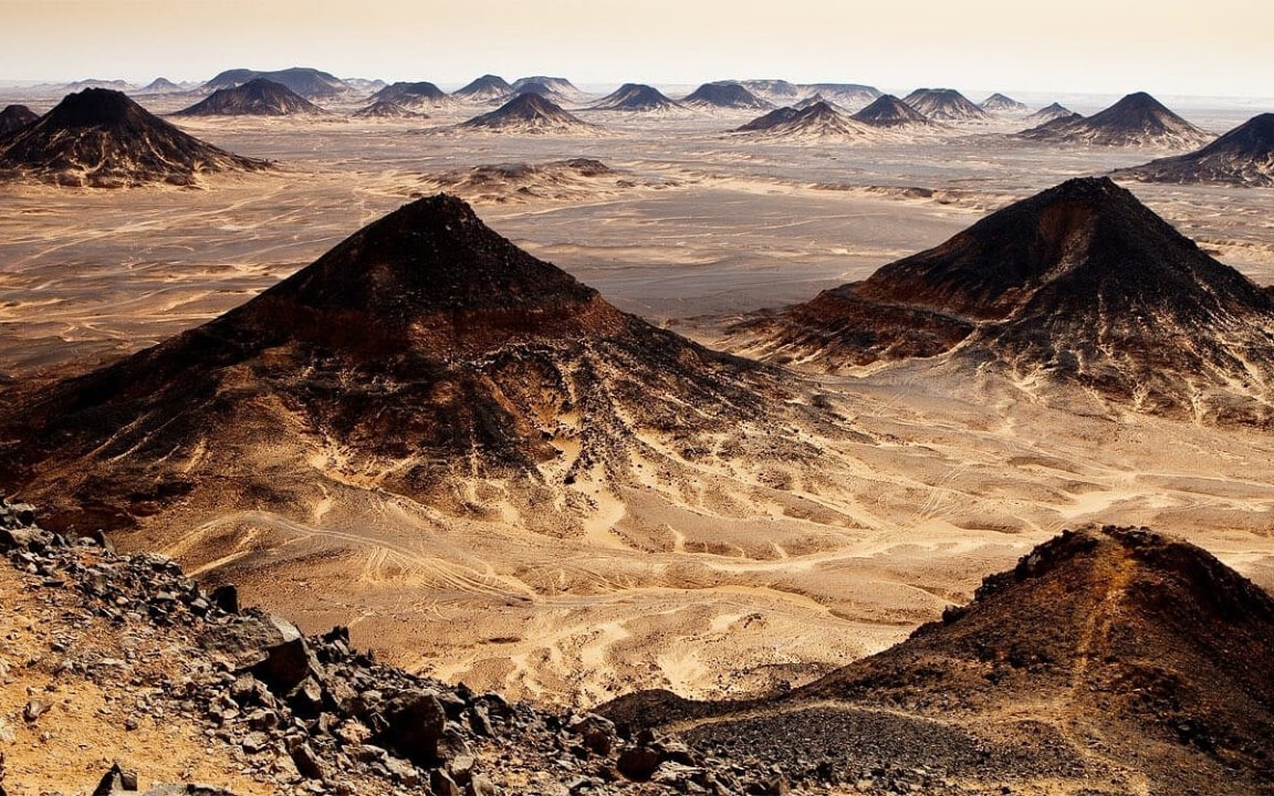 Bahariya Oasis, Black Desert 4x4 drive, Crystal Desert and Agbatat Desert, White Desert rock formations