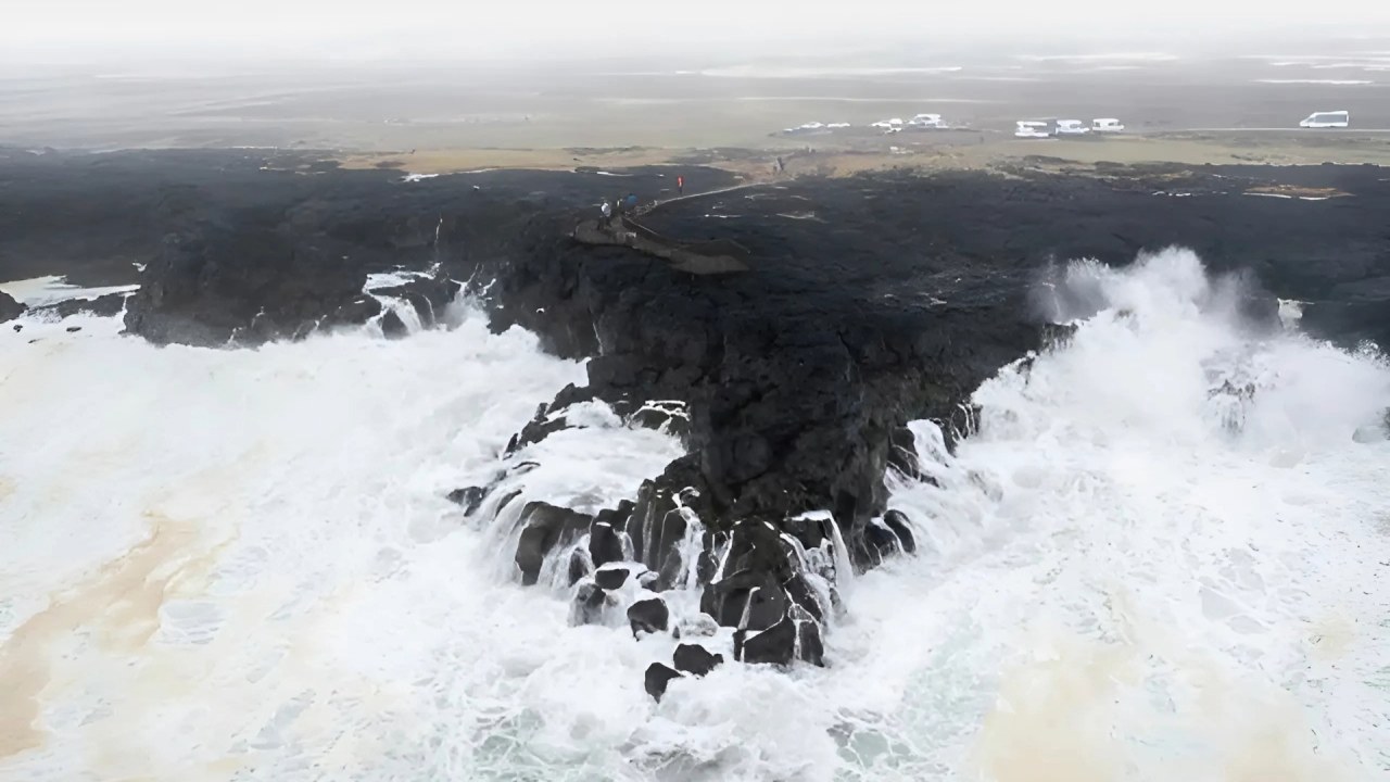 Bridge Between the Continents, Reykjanesviti cliffs, Gunnuhver boiling mud pools