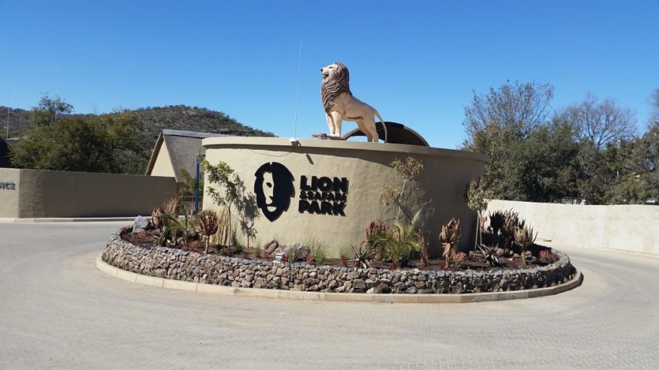 Lion &amp; Safari Park, Crocodile River banks, 400-hectare game reserve, Hartbeespoort