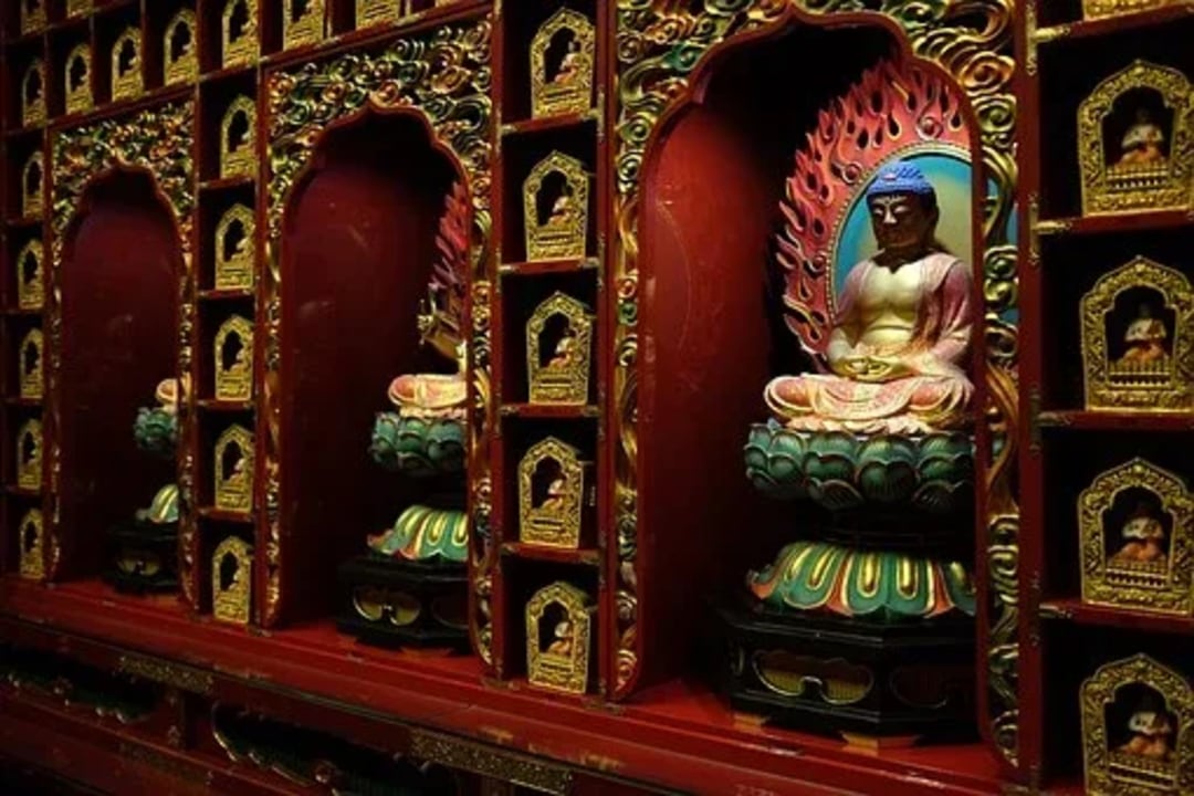 Temple of the Sacred Tooth Relic, Nuwara Eliya tea estate, Horton Plains, Bentota Beach