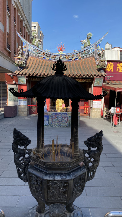 Old Taipei Bridge, Dihua Old Street, Yongle Market, Xiahai Chenghuang Temple