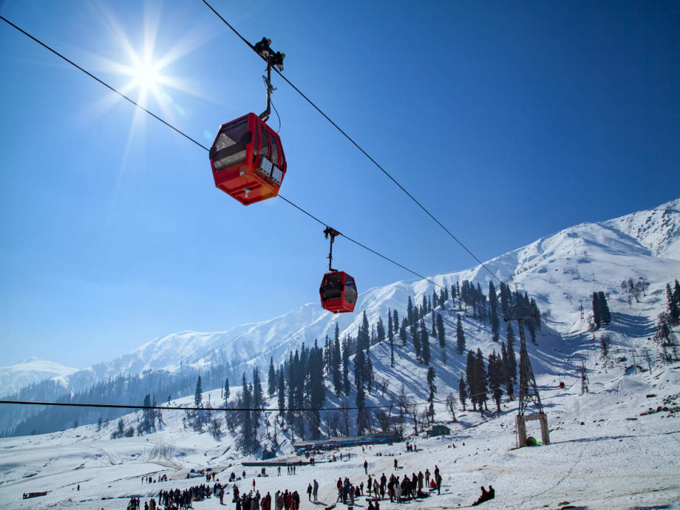 Dal Lake shikara, Nishat Bagh and Shalimar Bagh, Gulmarg gondola to Khalinmarg