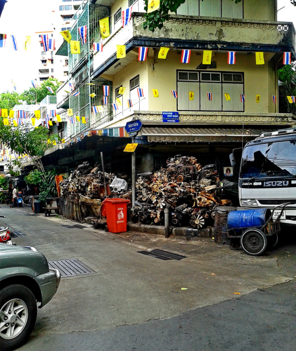 Yaowarat Road, Taladnoi lanes, Wat Mangkon Kamalawat