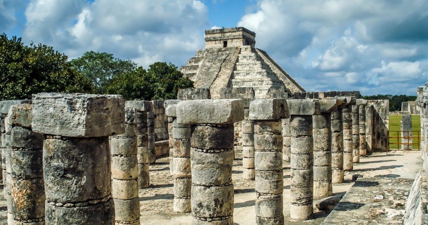 Chichén-Itzá ruins, Cenote Ik Kil waters, colonial Valladolid