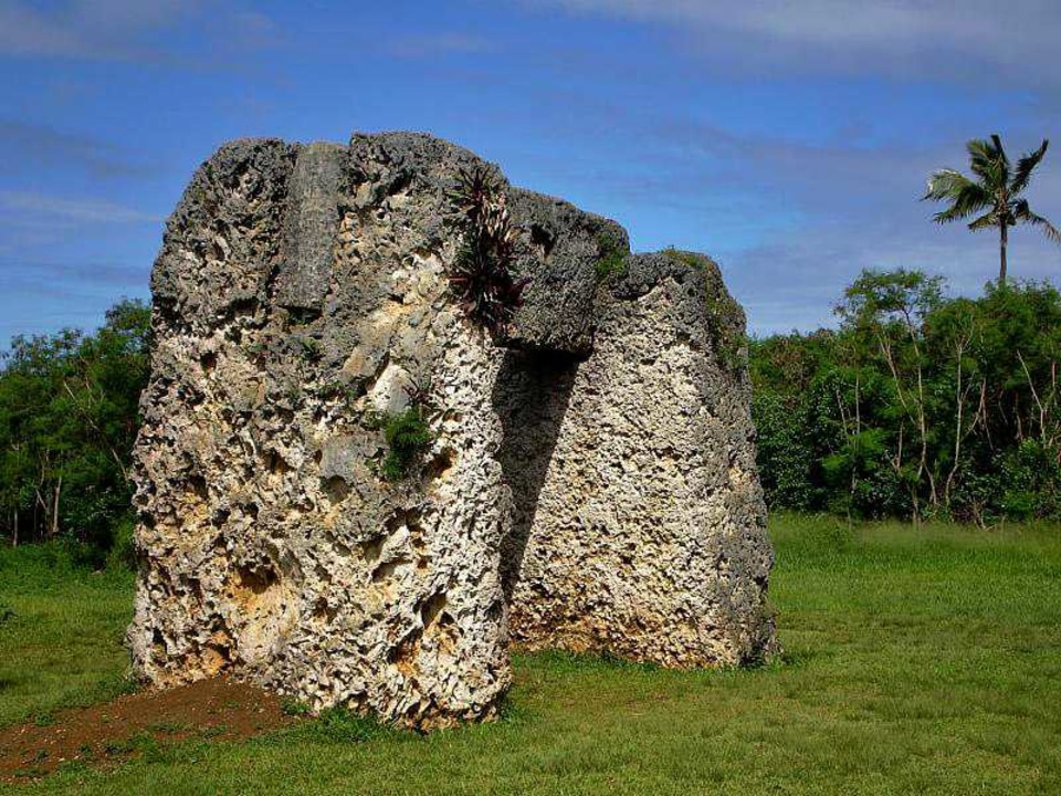 Royal Palace, Ha'amonga 'a Maui, Anahulu Cave, Anahulu Beach