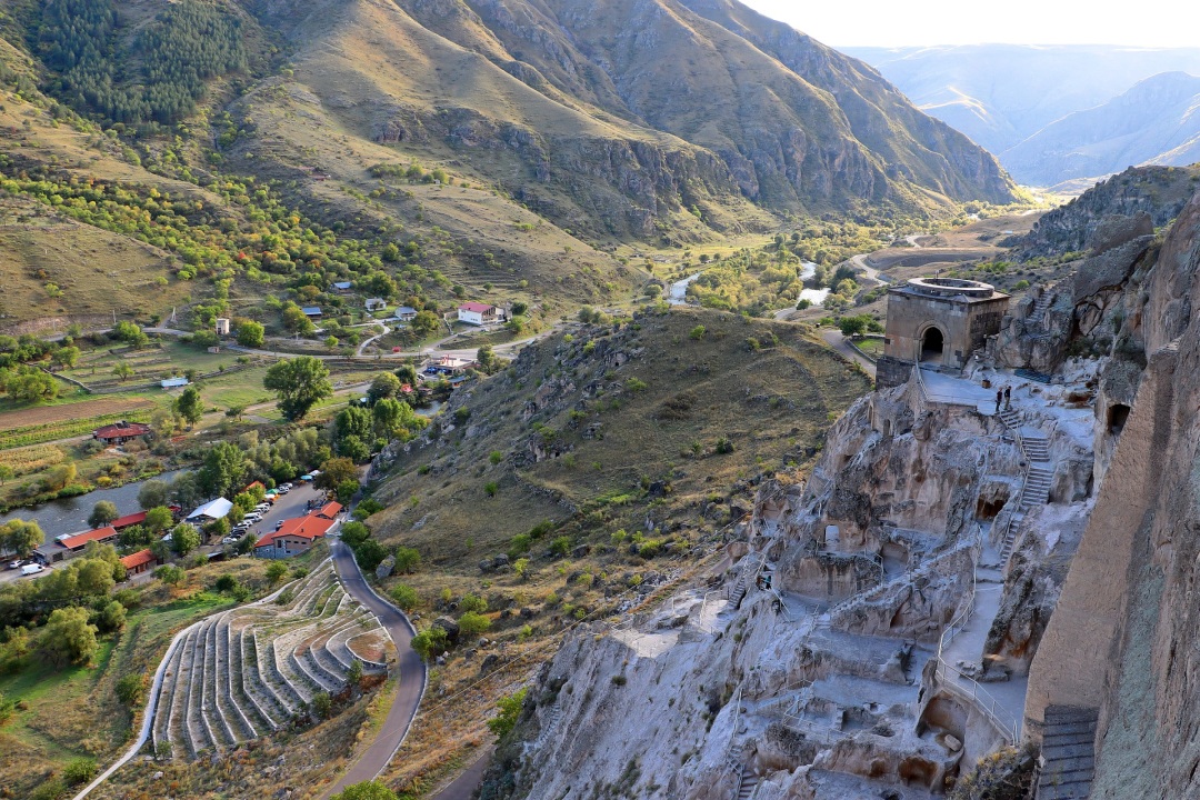 Tikmatazhi Pass, Tsalka and Paravani lakes, Khertvisi Fortress, caves of Vardzia