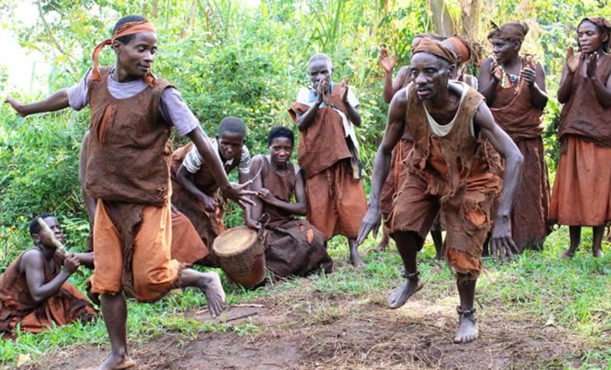 Bwindi Impenetrable National Park gorilla forest, Batwa Trail cultural walk, Lake Bunyonyi islands
