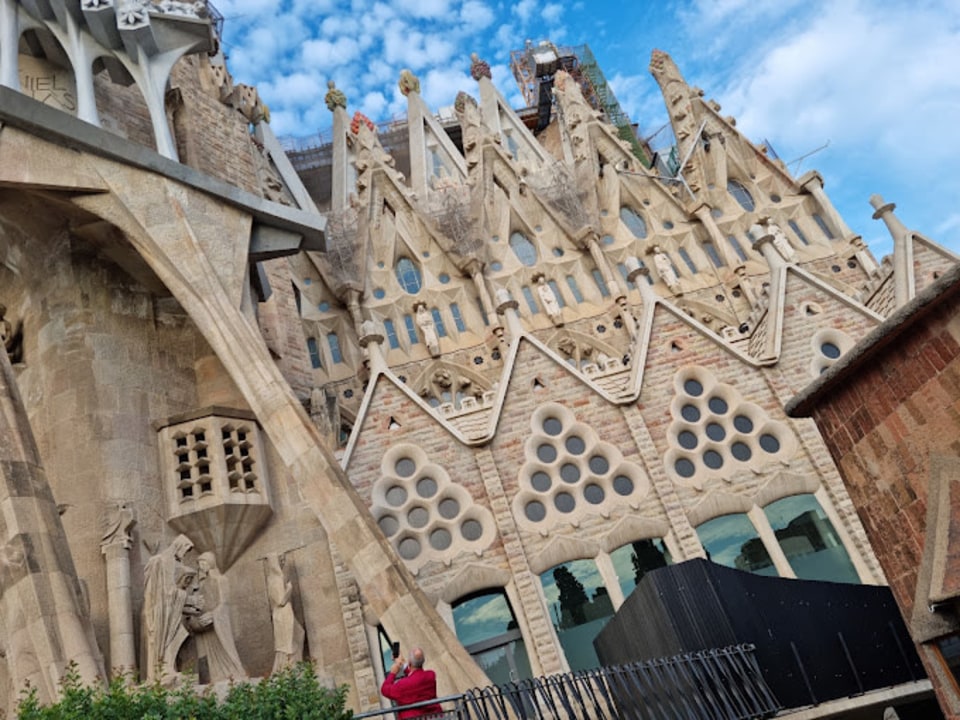 Passeig de Gràcia, Casa Batlló façades, Sagrada Família towers, Park Güell mosaics