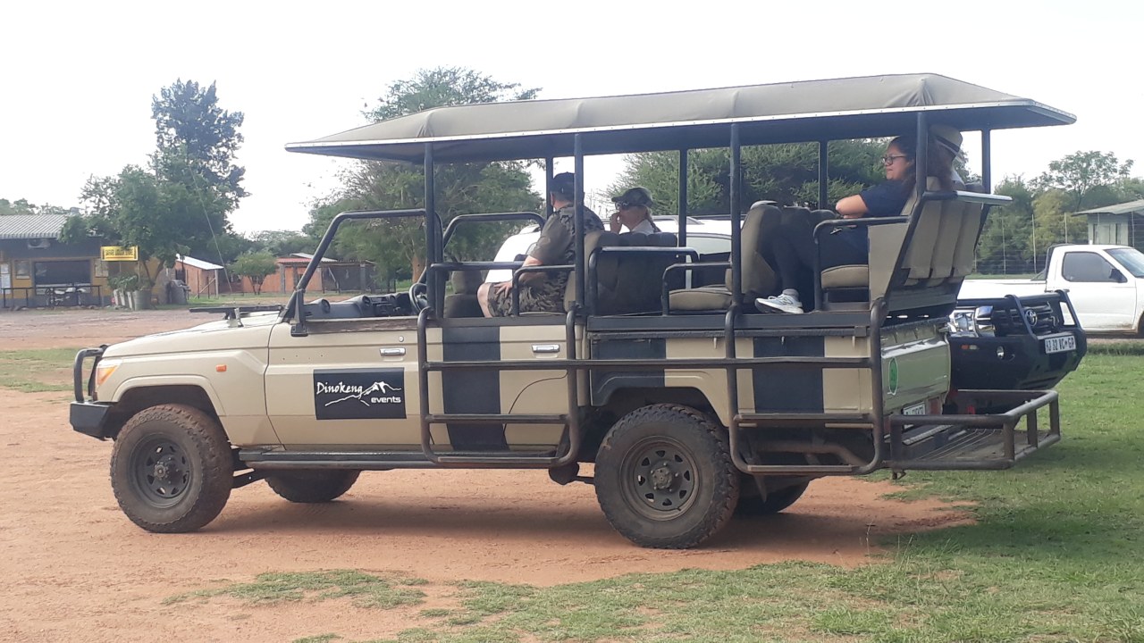 Dinokeng Game Reserve bushveld, Mongena Private Game Lodge, Johannesburg city transfer