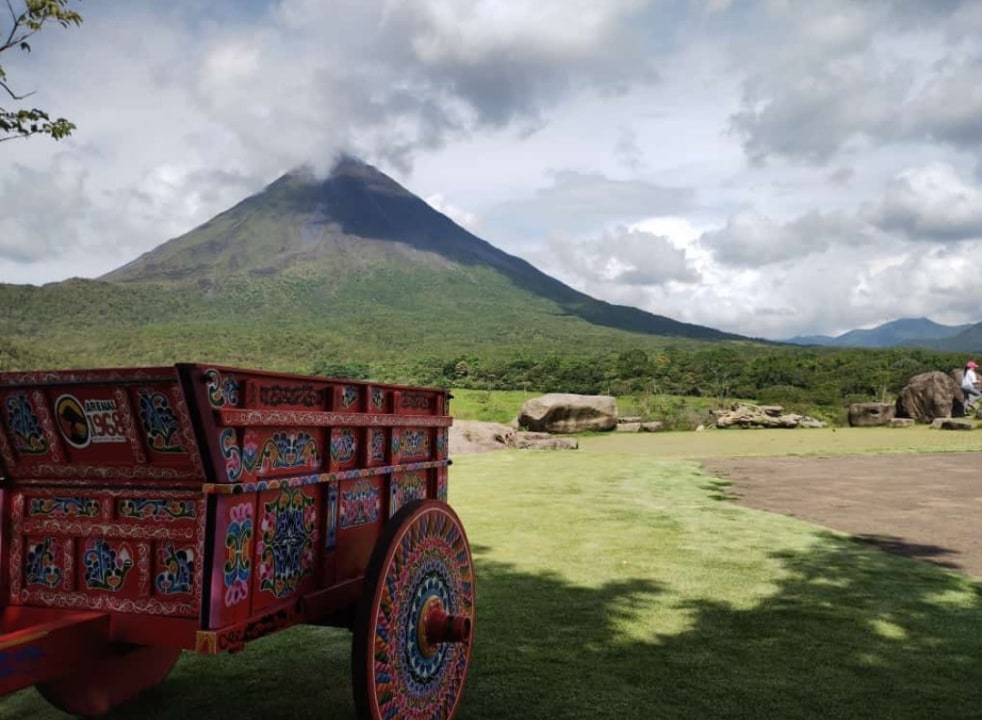 Arenal Volcano, Baldi Hot Springs, Sarchí hand-painted oxcarts