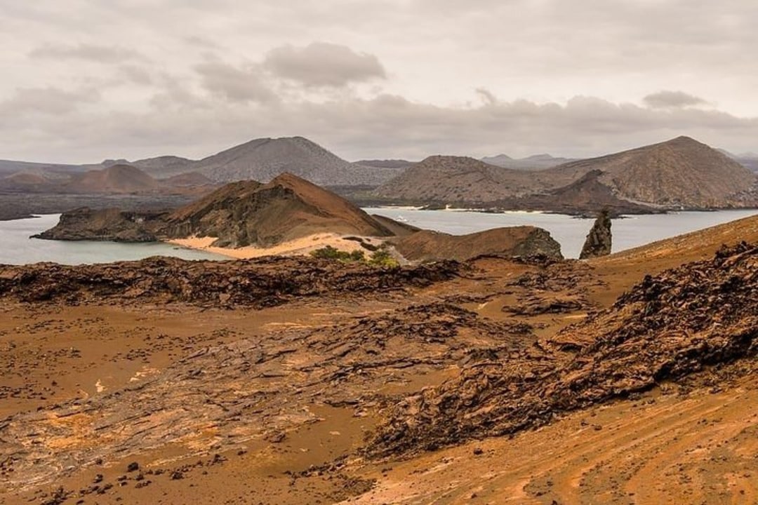 Bartolomé Island volcanic cone, Pinnacle Rock shoreline, Sullivan Bay snorkelling