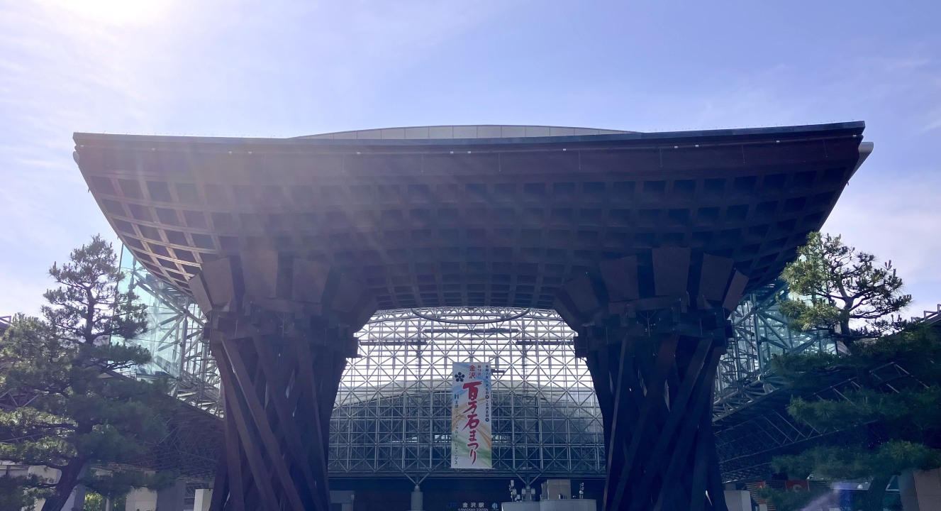 Kenroku-en Garden ponds, Omicho Market stalls, Higashichaya-gai alleyways