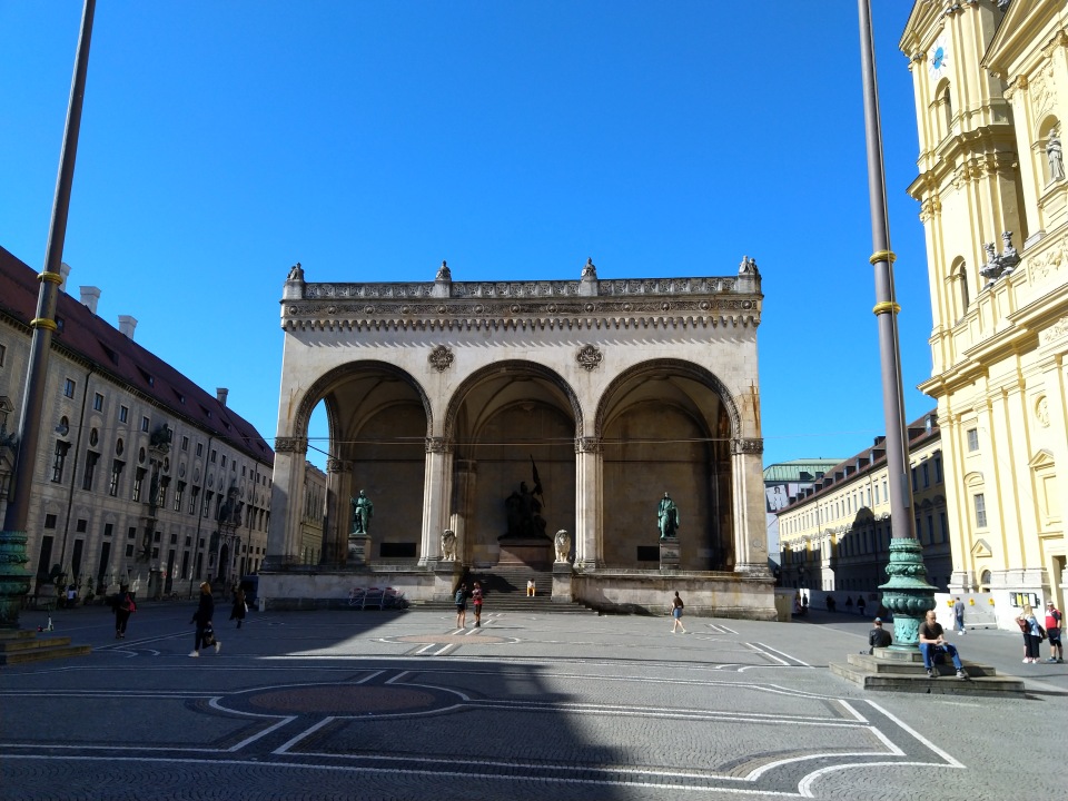 Marienplatz, Viktualienmarkt, Hofbräuhaus, Theatine Church