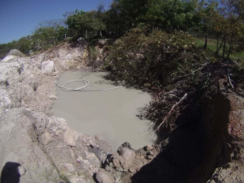 Parque Nacional Volcán Miravalles, fumarolas volcánicas, baño de barro volcánico
