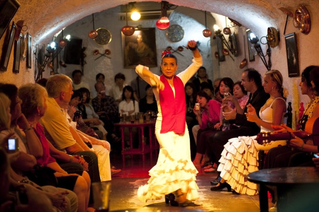 Sacromonte caves, Albayzin neighbourhood, flamenco shows, Zambras celebrations