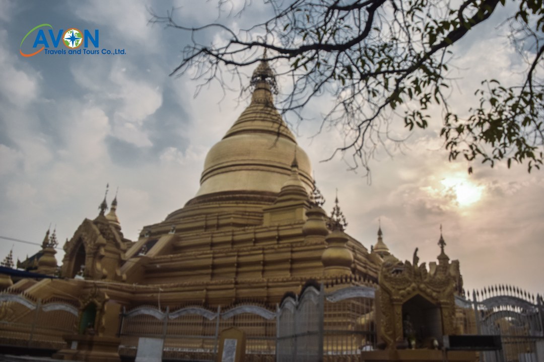 Mahamuni Buddha Temple, Shwenandaw Monastery, Kuthodaw Pagoda, Zay Cho Market
