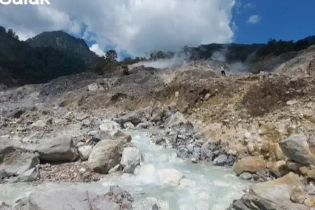 Mount Salak, Queen Crater, rivers sourced from the park, waterfalls