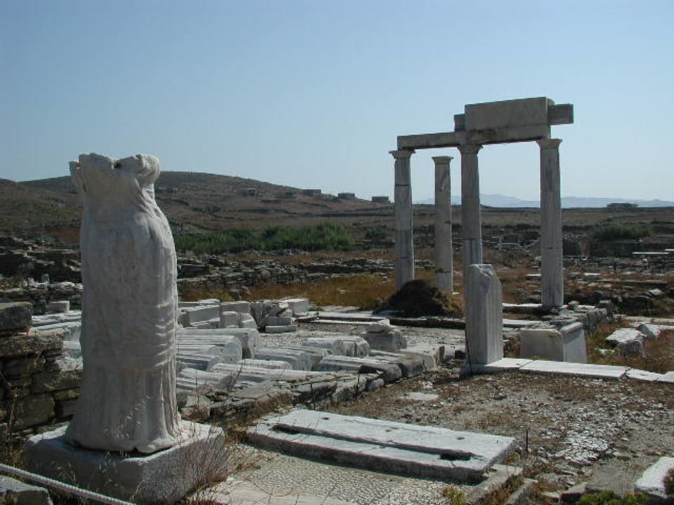 Delos, old houses, the theatre, the museum