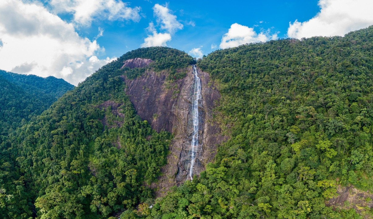 Bạch Mã National Park, Ngu Ho, Do Quyen Waterfalls, Bạch Mã Summit