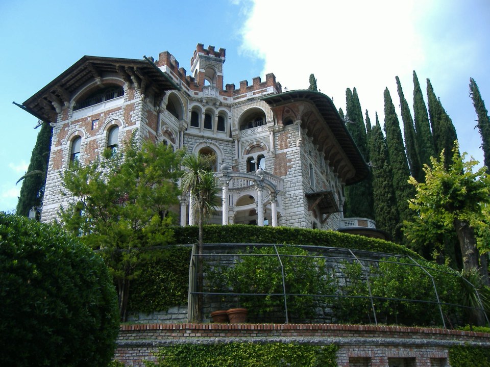 Gardone Riviera villas, Lake Garda shoreline, lakeside destination
