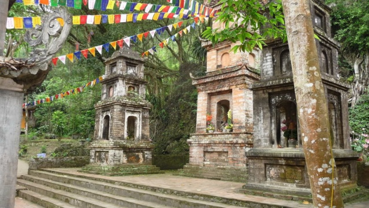 Huong Pagoda, Pagoda of the Perfumed Vestige, Yen River cruise, Thien Tru Pagoda