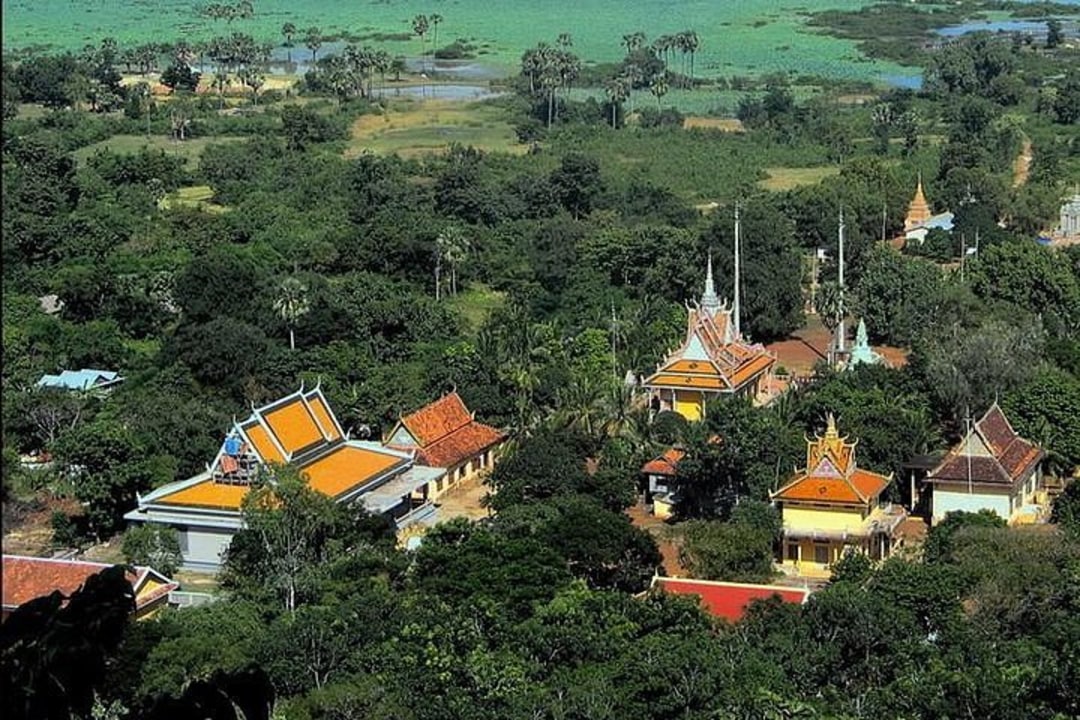 Udong Mountain ridge, Chedi Mouk Pruhm, Arthross Temple, Silversmith Village