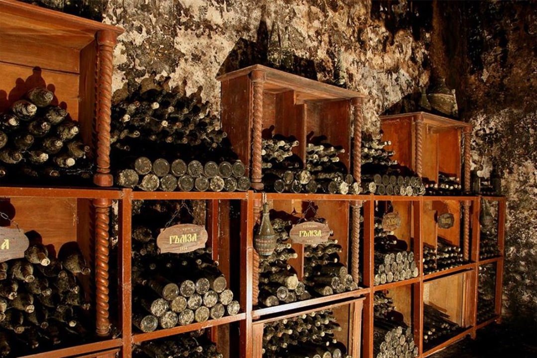 Veliko Tarnovo, Danube Plain vineyards, local wineries