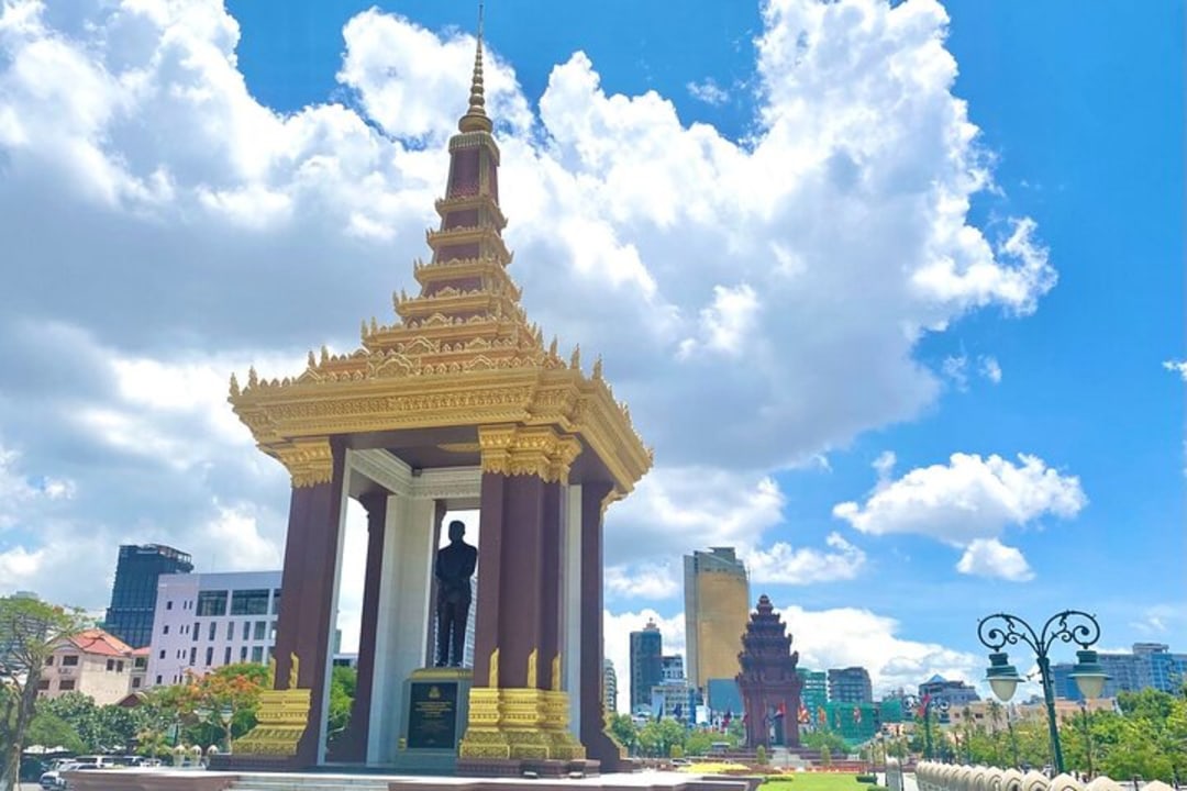 Royal Palace, National Museum, Wat Phnom, Central Market (Psar Thmey)