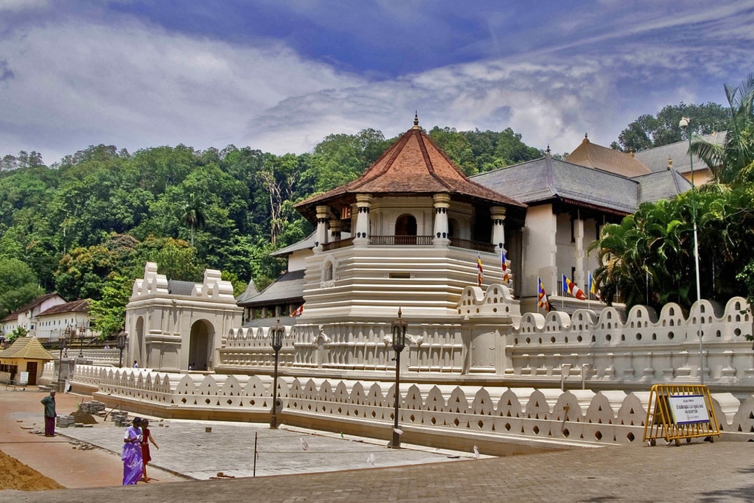 Sigiriya, Dambulla Cave Temple, Galle Fort, Nuwara Eliya tea plantations