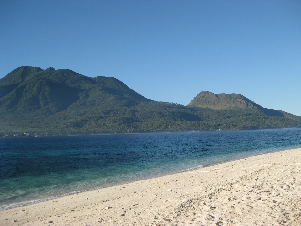 Mantigue Island, the horseshoe-shaped White Island, Katibawasan Falls