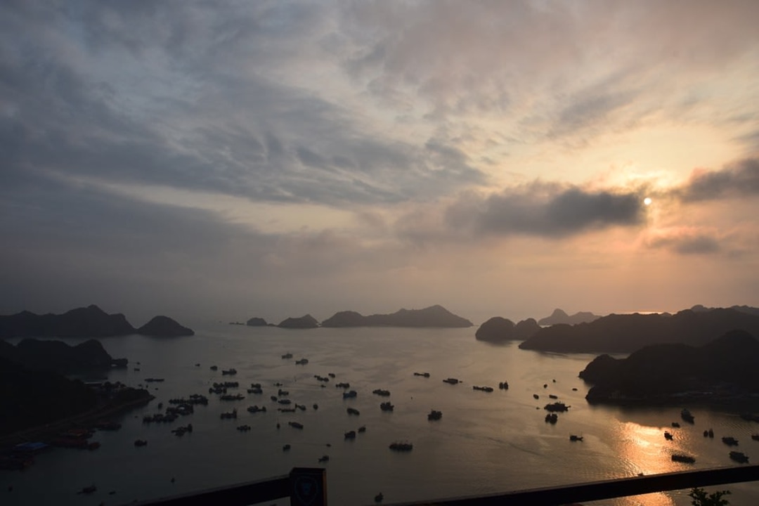 Sung Sot Cave, Stone Dog Islet, Lan Ha Bay, Cat Bà Island