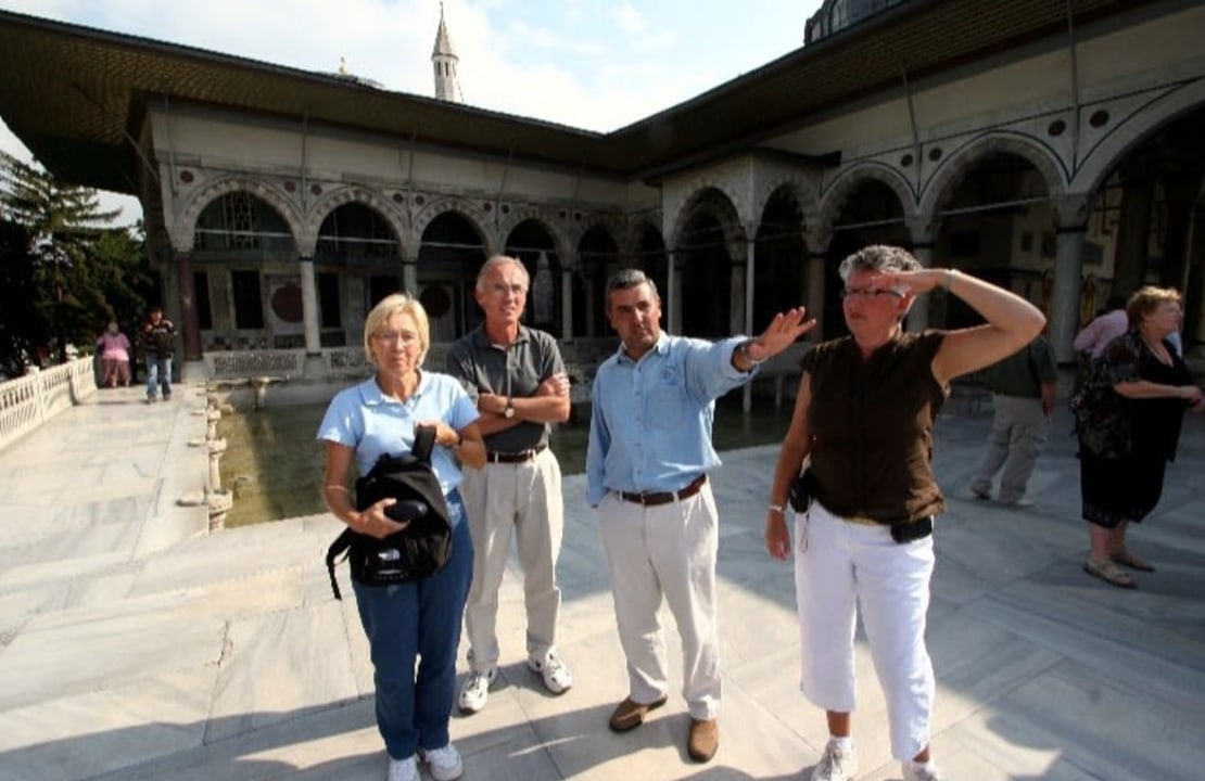 Topkapı Palace gardens, Hagia Sophia Grand Mosque dome, Basilica Cistern columns, Grand Bazaar, Istanbul alleys