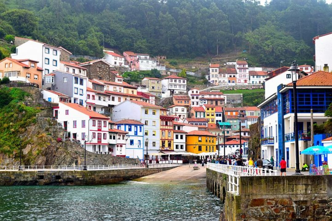 Oviedo Cathedral, Santa María del Naranco, Cudillero, Cemetery of Luarca