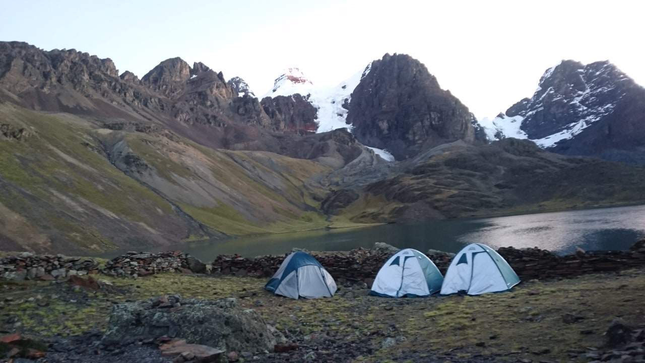 Jurikota Lagoon, the west face of Huayna Potosi, Condoriri, Austria Peak