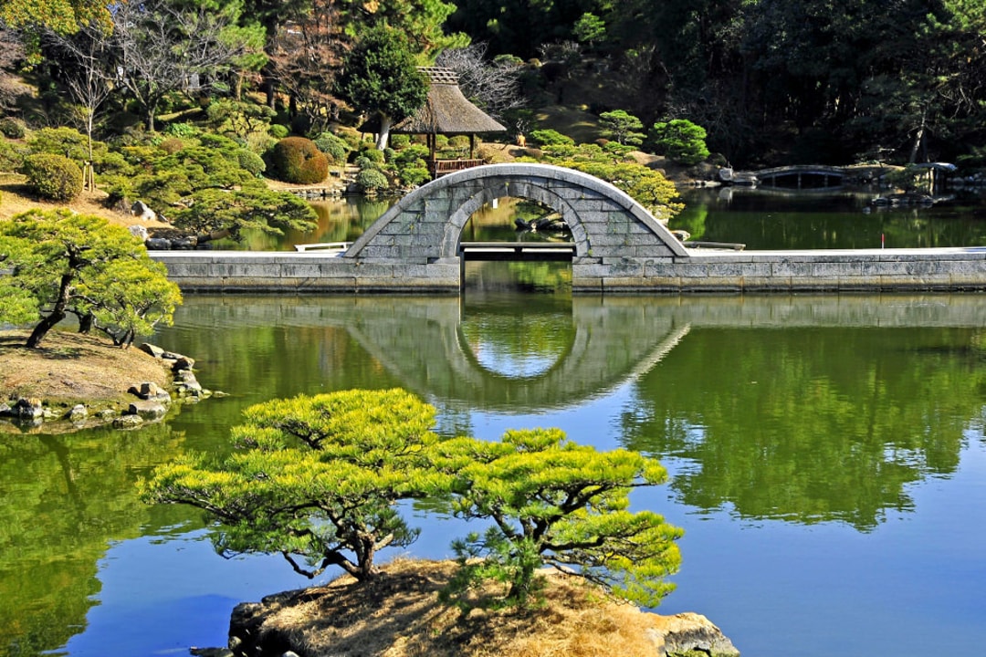 Atomic Bomb Dome, Shukkei-en islands and teahouses, Hiroshima Castle, Hiroshima Peace Memorial Museum