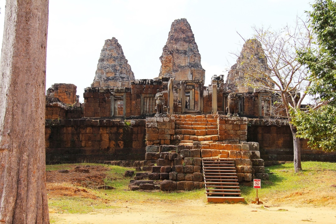 Pre Rup mountain temple, East Mebon jungle temple, Ta Som gateway with tree roots