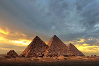 8-Hour Pyramids of Giza Tour with Saqqara and Memphis