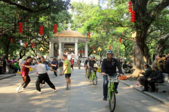 4-Hour Guangzhou Biking Tour through Old Canton and New City