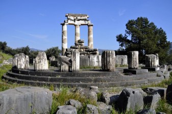 10-Hour Delphi Tour from Athens with Hosios Loukas and Arachova