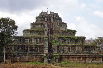 Full-Day Koh Ker and Beng Mealea Temple Tour from Siem Reap