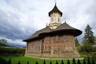 7-Day Romania Tour through Transylvania with UNESCO Sites and Castles